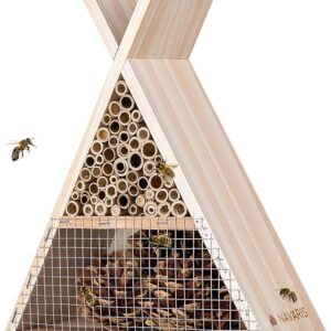 Navaris Casetta per Insetti in Legno Abete - Rifugio Ecologico per Farfalle Vespe Api Coleotteri 22.5X 21x8cm - Nido Materiali Naturali - Triangolare